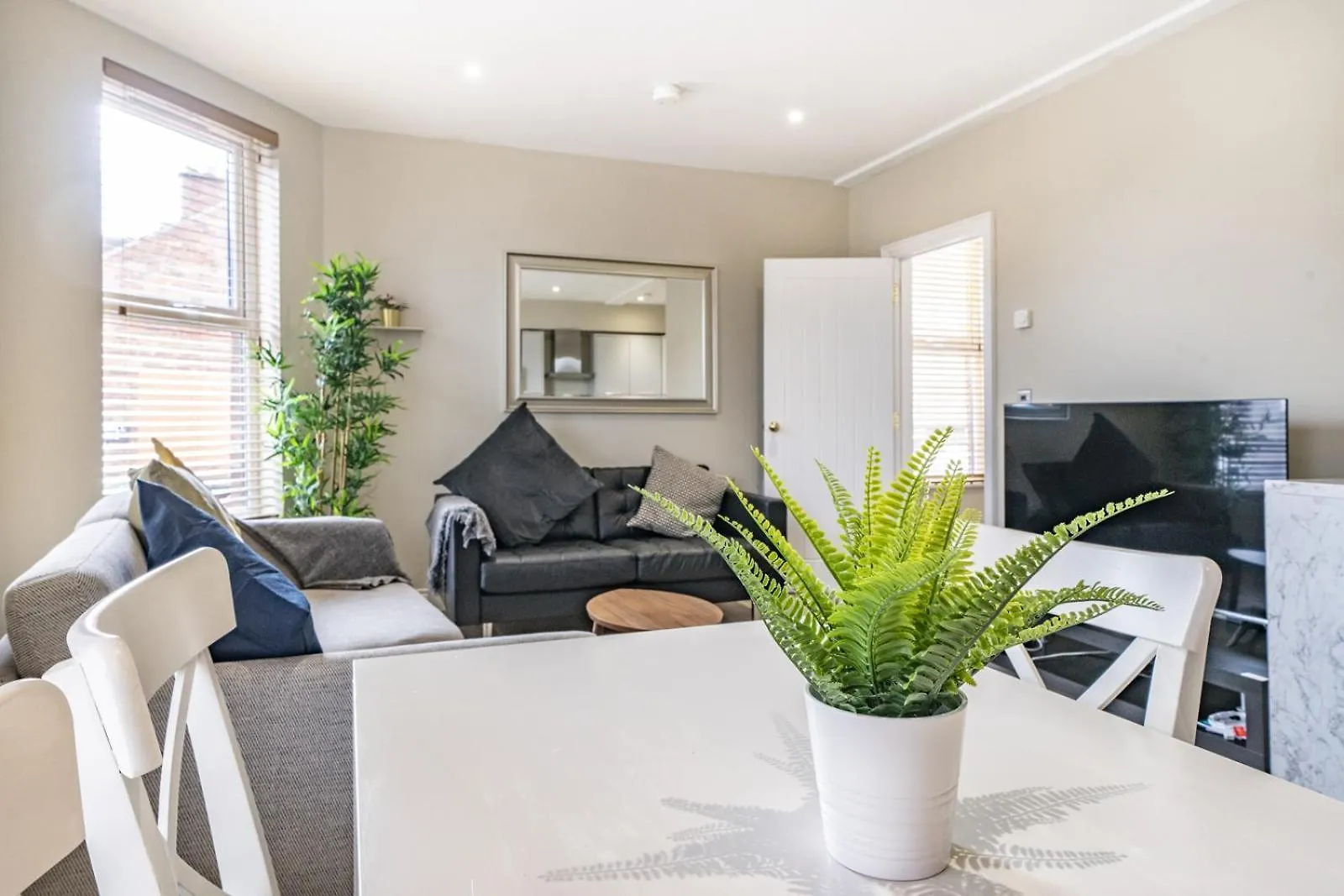 Apartment The Woodstock - 2 Bd Mod Duplex Ap - Gold Short Term Stays Belfast